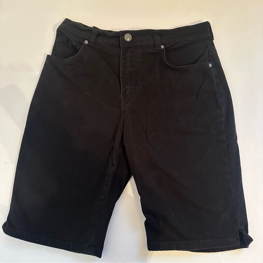 Gloria Vanderbilt Black Bermuda Shorts Size 6